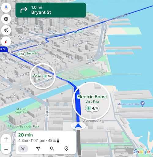 Google Maps có thể dự báo mức pin và đề xuất điểm dừng sạc trên hành trình đối với các mẫu xe điện tương thích. Ảnh: Google.