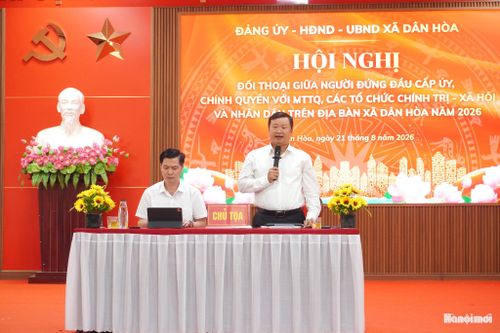 Bí thư Đảng ủy, Chủ tịch HĐND xã Dân Hòa Mai Xuân Trường phát biểu tại hội nghị. Ảnh: Lê Dung