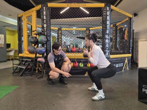 Quá trình giảm mỡ cần thâm hụt năng lượng vừa phải, tăng cơ cần đủ protein, tập kháng lực và phục hồi tốt. Ảnh: Mai Khôi