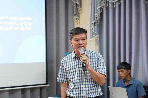 PGS.TS Nguyễn Như Trung, Viện Các khoa học về Trái đất, Viện Hàn lâm Khoa học và Công nghệ Việt Nam tham luận tại hội thảo. Ảnh: PV