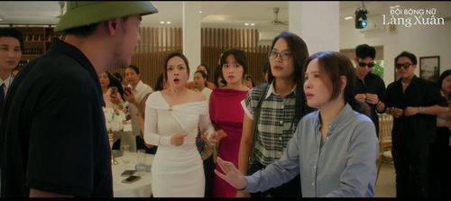 Quốc lớn tiếng mắng chửi, đánh vợ trước đông đảo mọi người