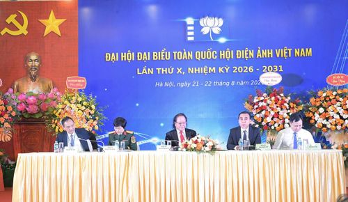 Đoàn Chủ tịch chủ trì Đại hội.