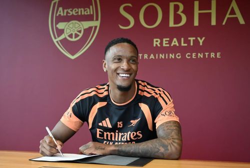 Ezri Konsa chính thức chuyển tới Arsenal. Ảnh: Arsenal