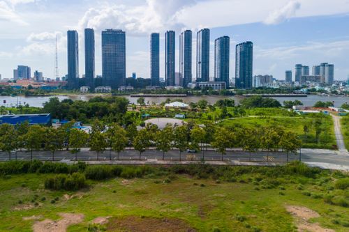 Lô đất này có vị trí khá đắc địa với vị trí 4 mặt tiền đường Nguyễn Thiện Thành - N11- Trần Bạch Đằng và nằm sát Công viên bờ sông Sài Gòn.