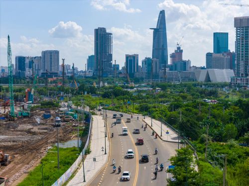 Tạm tính theo Bảng giá đất tại phường An Khánh, tổng giá khởi điểm 5 lô đất này ước tính hơn 12.500 tỷ đồng. Giá khởi điểm chính thức để tổ chức đấu giá được xác định, thẩm định và phê duyệt theo quy định của pháp luật về đất đai, trên cơ sở giá đất cụ thể được xác định theo quy định pháp luật tại thời điểm tổ chức đấu giá. Theo phương án được phê duyệt, cả 5 lô dự kiến được đưa ra đấu giá trong tháng 9.