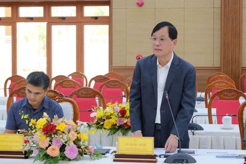  Ông Lê Quốc Bình, Thành viên HĐQT, Tổng giám đốc CII đại diện liên danh nêu ý kiến tại buổi làm việc. Ảnh: Báo Lâm Đồng. 