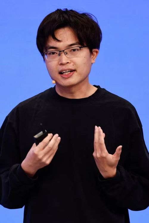 Đường Kiện và Dương Thực Lân, nhà sáng lập Z.AI và Moonshot AI. Ảnh: Tingshu Wang, Reuters.