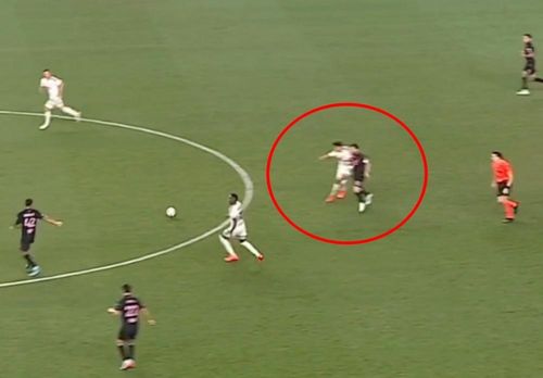 Sullivan cản Messi không bóng dẫn đến tranh cãi giữa cả hai.