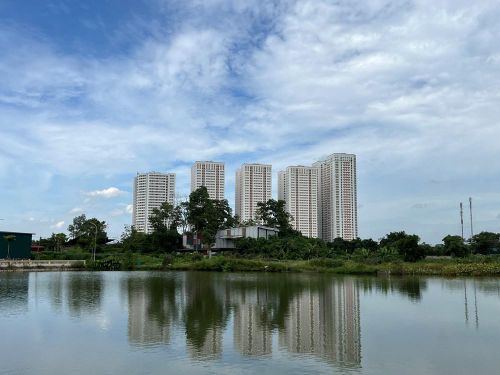 Một đô thị thiếu không gian công cộng, thiếu cây xanh, những tuyến phố không được tổ chức thống nhất, kiến trúc phát triển tự phát sẽ khó hình thành bản sắc. Ảnh: Tuấn Đông
