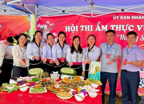 Đến với ngày hội, người dân và du khách được hòa mình vào nhiều hoạt động văn hóa, văn nghệ, thể thao, trải nghiệm ẩm thực và trò chơi dân gian. Điểm nhấn là phần thi trưng bày ẩm thực với những món ăn truyền thống từ nguyên liệu quen thuộc của địa phương, qua đó giới thiệu nét đặc sắc của ẩm thực bản địa và sự khéo léo của đồng bào