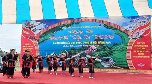 Ngày hội năm nay còn mở rộng không gian giao lưu với sự tham dự của đại diện các xã Phong Thổ, Nậm Cuổi, Nậm Sỏ, Khổng Lào, Mường Kim, Tủa Thàng, Bình Thuận, Thuận Châu, Mường Giôn, Quỳnh Nhai, Mường Sại cùng các hợp tác xã, doanh nghiệp trong và ngoài địa phương, đông đảo người dân và du khách thập phương