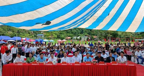 Sự hội tụ của nhiều địa phương, đơn vị và cộng đồng dân cư không chỉ làm phong phú thêm không gian ngày hội mà còn tạo cơ hội tăng cường giao lưu, kết nối, quảng bá hình ảnh, con người và bản sắc văn hóa Mường Chiên, mở ra cơ hội hợp tác trong phát triển du lịch