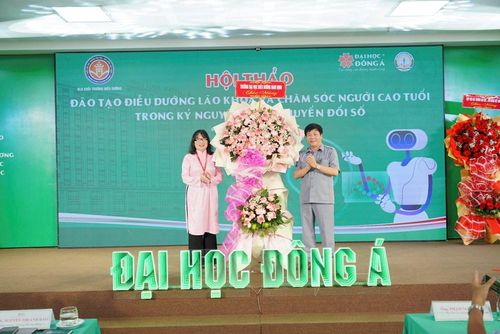 Hội thảo “Đào tạo điều dưỡng lão khoa và chăm sóc người cao tuổi trong kỷ nguyên AI và chuyển đổi số” đã tạo diễn đàn trao đổi về đổi mới đào tạo và nâng cao năng lực chăm sóc người cao tuổi
