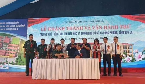 Ký kết chương trình phối hợp giữa lãnh đạo nhà trường và Đồn Biên phòng Chiềng Tương