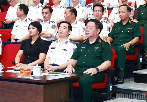 Đại tướng Nguyễn Trọng Nghĩa cùng các đại biểu tại cuộc thi.
