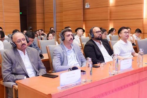 Các chuyên gia quốc tế tham gia hội thảo.