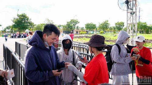 Không khí diễn ra sôi nổi.