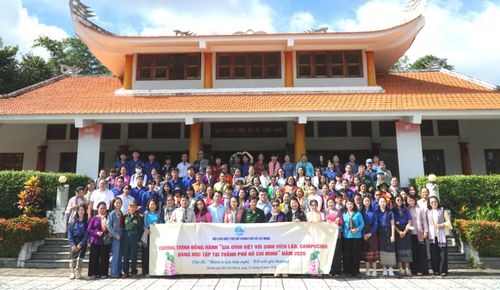  Đoàn tham quan tại Khu di tích lịch sử địa đạo Tam giác sắt 
