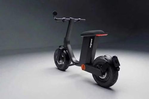 Dù có kích thước tương đối nhỏ, xe máy điện Augment 360 2026 vẫn được bố trí cốp chứa đồ bên dưới yên, đáp ứng nhu cầu mang theo một số vật dụng cá nhân khi di chuyển trong đô thị.