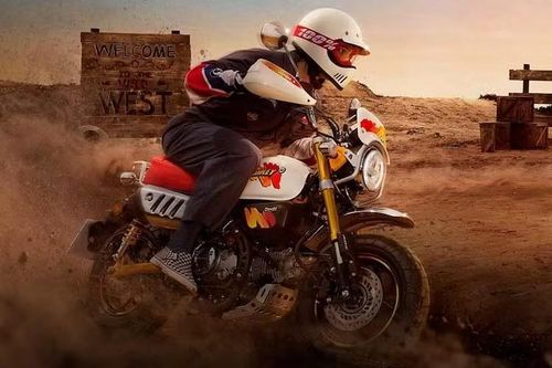 Honda Monkey 125 là mẫu xe chơi và thường có các phiên bản đặc biệt theo nhiều chủ đề khác nhau theo mỗi năm. Tuy nhiên năm nay, Honda đã ra mắt không chỉ 1 mà tới 2 bản Monkey đặc biệt. Sau chiếc Monkey FTR 125 hồi tháng 3, hãng đã tiếp tục tung thêm bản EX Custom Edition mới.
