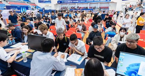 Nhà trường tạo mọi điều kiện thuận lợi để tân sinh viên nhập học.