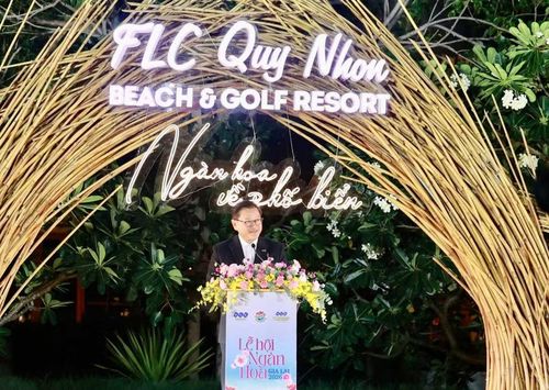 Ông Ricky Ho, Tổng quản lý FLC Quy Nhơn phát biểu tại Lễ hội Ngàn hoa.