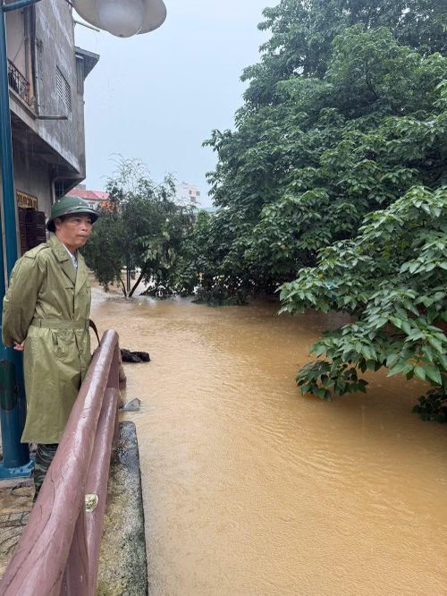 Nước sông hiện tại đang dâng cao. Ảnh: L.H