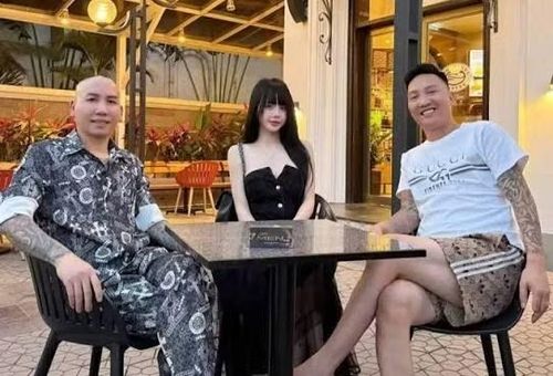 "Cô giáo Hương" (giữa) cùng Phú Lê và Huấn Hoa Hồng.