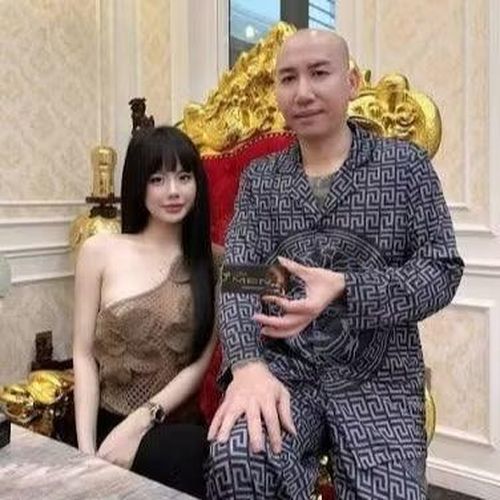 "Cô giáo Hương" cùng Phú Lê quảng cáo Loramen.