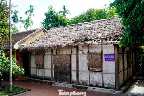 Ngôi nhà ở của cụ Phan Bội Châu nằm trong khuôn viên Khu lưu niệm danh nhân Phan Bội Châu, hiện đóng cửa để chờ được tu bổ, sửa chữa.