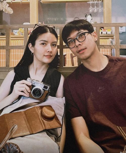Cầu thủ Pansa Hemviboon (sinh năm 1990) có hôn nhân hạnh phúc bên vợ Cheesesse Nook. Cặp đôi kết hôn vào tháng 11/2018 với sự tham gia của nhiều cầu thủ nổi tiếng của Thái Lan như Sasalak Haiprakhon, Anon Amornlertsak, Korakot Wiriyaudomsiri, Rattanakorn Maikami... Họ hiện có hai con, vợ và các con thường xuyên đến cổ vũ Pansa ở các trận đấu, cùng anh nâng cúp vô địch các giải đấu trong nước. Cheesesse Nook cũng từng lên tiếng bảo vệ chồng trước áp lực dư luận khi anh đá phản lưới nhà trong trận chung kết lượt về ASEAN Cup 2024. Hiện tại, cô để trang cá nhân ở chế độ riêng tư để bảo vệ hạnh phúc riêng.