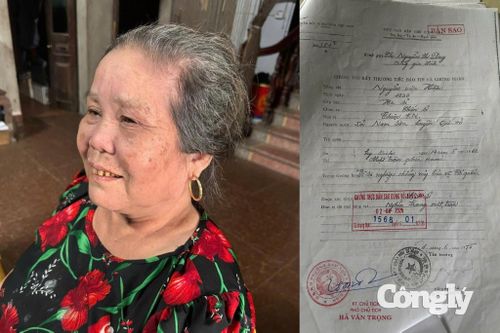 Bà Nguyễn Thị Hanh cùng bản sao Giấy báo tử của Liệt sĩ Nguyễn Văn Hậu.