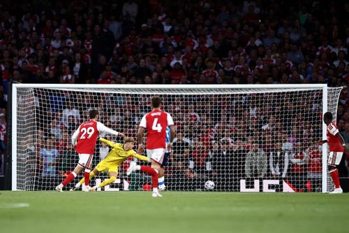 Phút 15, Calafiori kiến tạo thuận lợi để Havertz đá nối chân trái hiểm hóc mở tỷ số