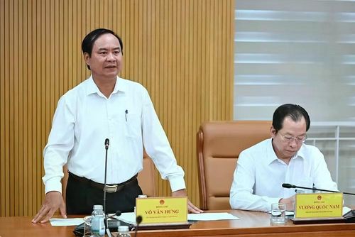  Tại buổi làm việc giữa thành phố Cần Thơ và Bộ Nông nghiệp và Môi trường sáng 31/7, Thứ trưởng Võ Văn Hưng cam kết hỗ trợ Cần Thơ thực hiện Festival sắp tới. (Nguồn: Bộ Nông nghiệp và Môi trường) 