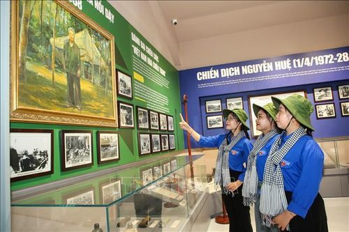 Thanh niên Tây Ninh về nguồn tại Căn cứ Trung ương Cục miền Nam, tìm hiểu những dấu mốc lịch sử, bồi đắp lòng yêu nước và lý tưởng cách mạng.