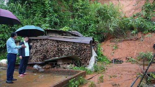 Nhiều vị trí sạt lở tại thôn Đăk Ák, xã Đăk Long, đe dọa an toàn của hơn 1.400 nhân khẩu.