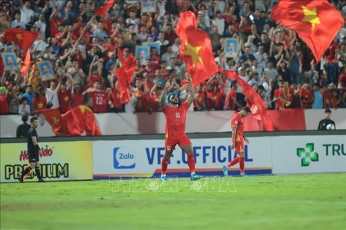 Xuân Son (12) ăn mừng bàn thắng trong trận gặp Malaysia. Ảnh tư liệu: Minh Quyết/TTXVN