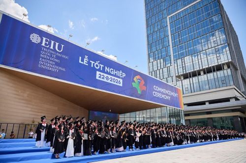 Quang cảnh lễ tốt nghiệp của EIU