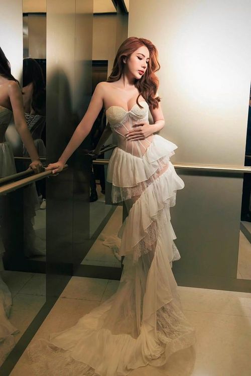Khán giả vẫn chờ ngày Thủy Tiên tái xuất âm nhạc với một dự án đúng nghĩa.