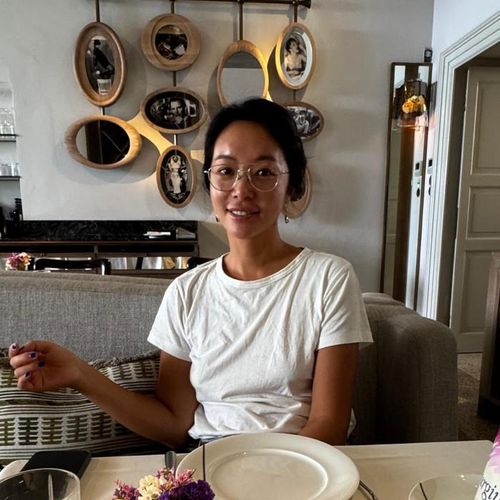 Hwang Jung Eun gần đây gây chú ý với làn da rám nắng.