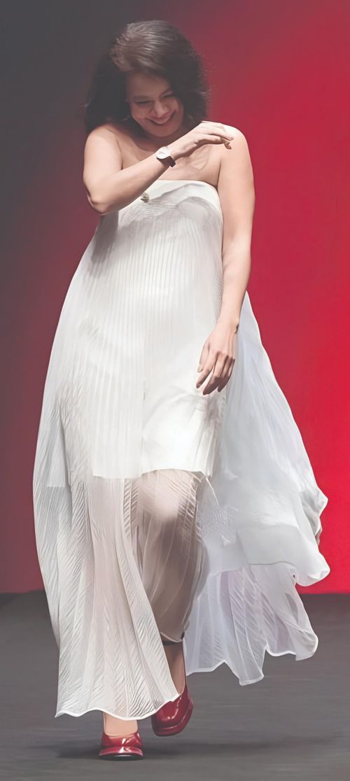 Tuyết Anh trong 1 show diễn của Sợi Linen