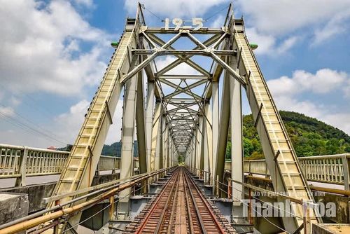 Sau đó, công trình được khởi công, xây dựng lại vào năm 1962 với sự giúp đỡ của các chuyên gia Liên Xô và Trung Quốc, hoàn thành và khánh thành ngày 19/5/1964.