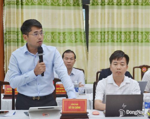 Lãnh đạo các sở, ngành trao đổi tại buổi làm việc. Ảnh: Phương Hằng