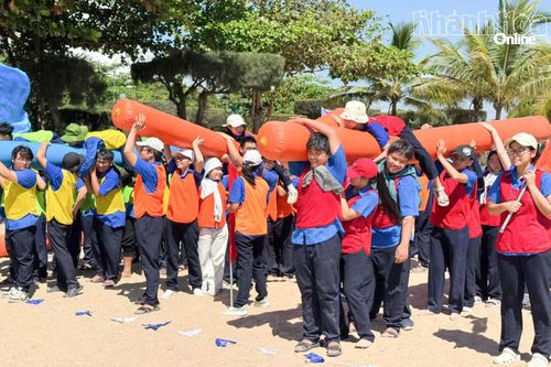 Các đoàn viên, thanh niên tham gia hoạt động team building.