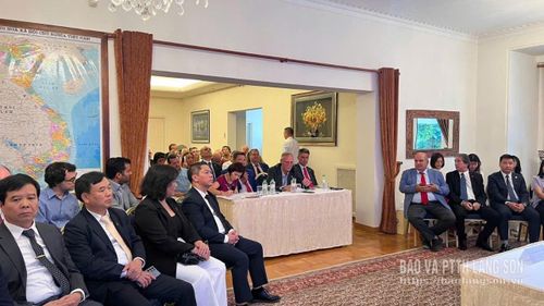 Các đại biểu dự Tọa đàm kết nối doanh nghiệp Hy Lạp với tỉnh Lạng Sơn