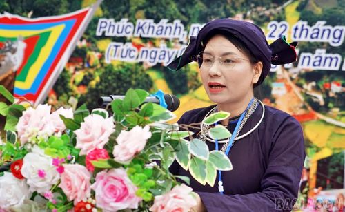 Đại diện Ban tổ chức phát biểu khai mạc Lễ hội đền Long Khánh năm 2026.