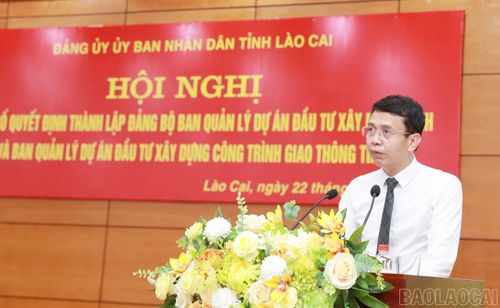 Đồng chí Chu Đức Hải - Bí thư Đảng ủy, Giám đốc Ban Quản lý dự án đầu tư xây dựng công trình giao thông tỉnh Lào Cai phát biểu nhận nhiệm vụ.