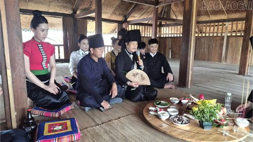 Lễ cúng họ ngoại nhấn mạnh mối quan hệ họ hàng, sự gắn bó giữa các thành viên trong dòng họ, lòng biết ơn, hiếu thảo với ông bà cha mẹ.