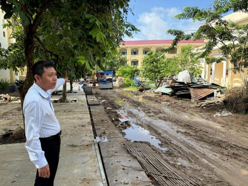 Ông Bùi Ngọc Rừng - Phó Giám đốc Ban Quản lý dự án đầu tư xây dựng khu vực Hàm Thuận Bắc cho biết, sẽ phấn đấu hoàn thành tuyến đường vào cuối tháng 8