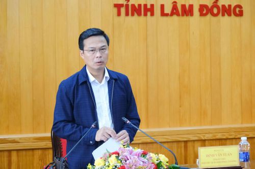 Đồng chí Đinh Văn Tuấn, Tỉnh ủy viên, Phó Chủ tịch UBND tỉnh Lâm Đồng phát biểu chỉ đạo buổi làm việc
